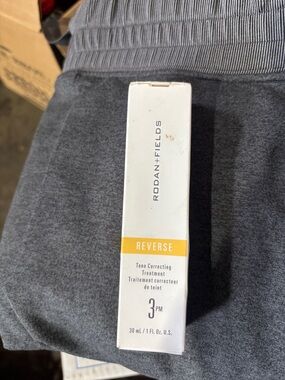 NIB-Rodan + Fields Reverse Tone Correcting Treatment — White with Yellow Accent